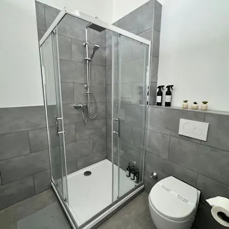 Heaven Homes - 15 Gehmin Vom Hbf Entfernt Homestay Dusseldorf